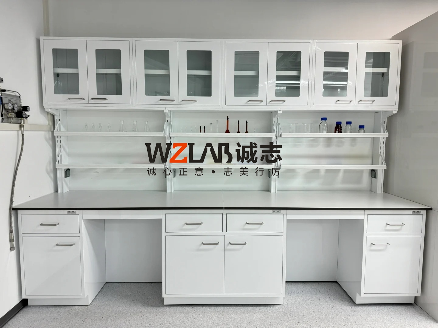 高溫實(shí)驗(yàn)室家具都有哪些特點(diǎn)，怎么選擇